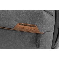 Peak Design Everyday Sling 6L Gris Estuche | Bandolera fotográfica versátil para cámaras, tablet y accesorios creativos